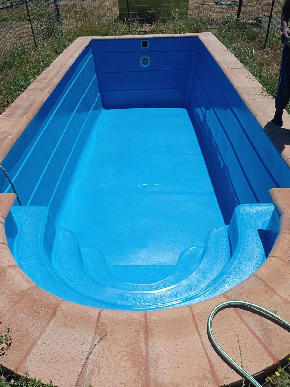 Piscina de fibra de vidrio instalada por Piscinas Andes - Proyecto 2